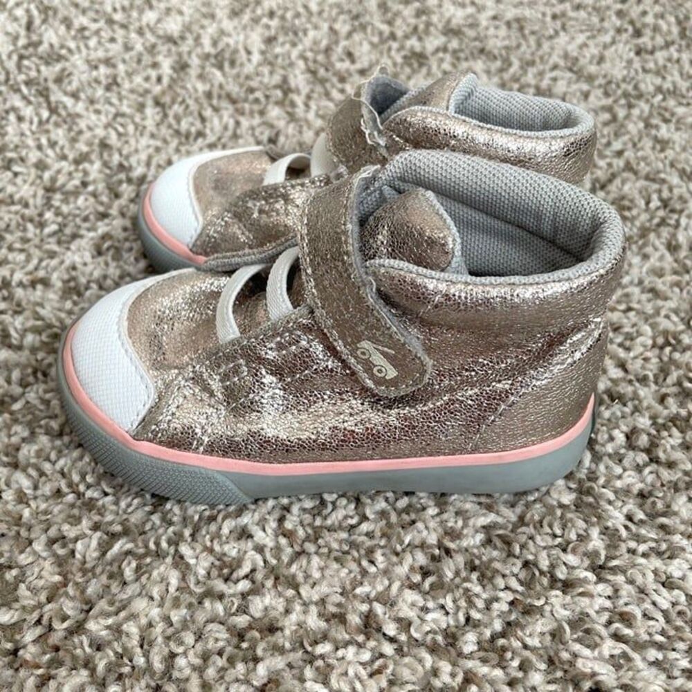 Size 6 / Toddler Girl See Kai Run Sneakers - Picture 3 of 8